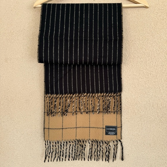 Outbrook Reversible Tan and Black Acrylic Fringe Scarf | made in Germany - Picture 2 of 7